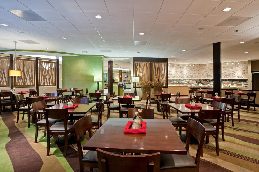 Holiday Inn Olathe Medical Center Ресторан фото