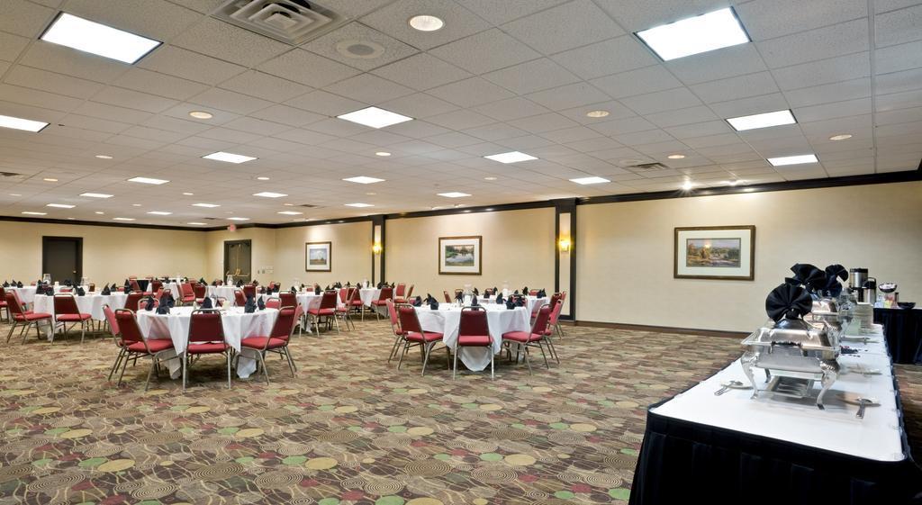 Holiday Inn Olathe Medical Center Ресторан фото