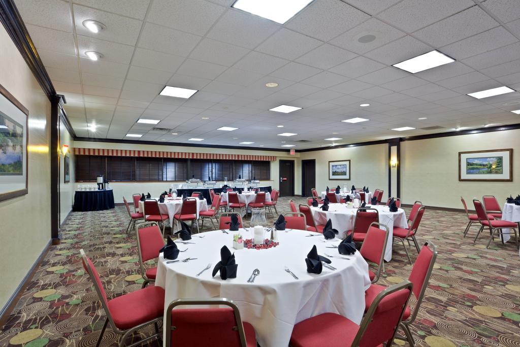Holiday Inn Olathe Medical Center Ресторан фото