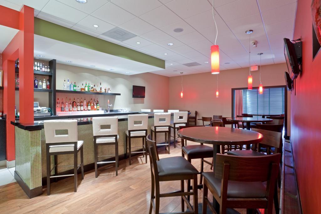 Holiday Inn Olathe Medical Center Ресторан фото