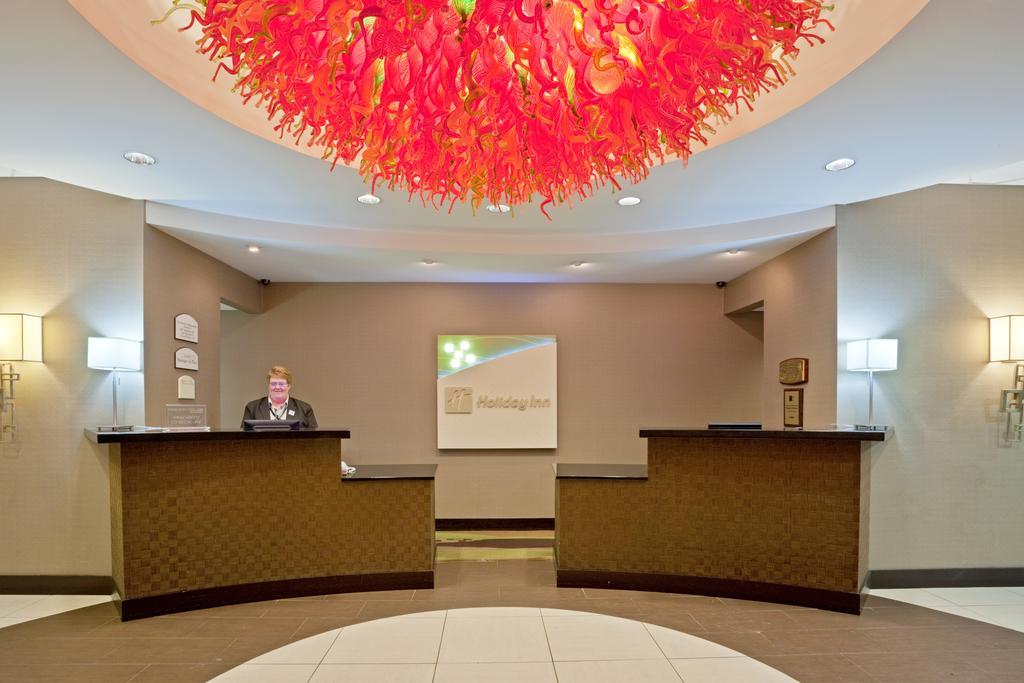 Holiday Inn Olathe Medical Center Интерьер фото